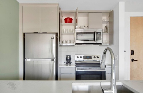 Congress Park Apartamento | Ideal Congress Park 1BR w/ Gym & Pool, near shops & dining, by Blueground