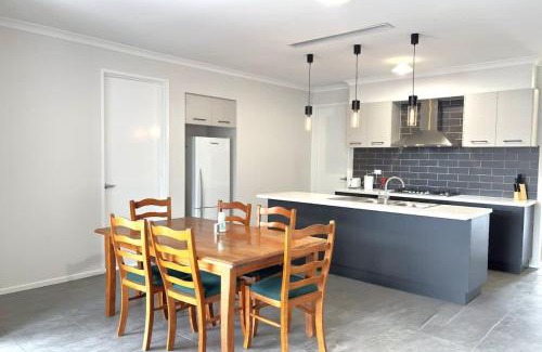 Kalkallo Casa | Ideal Family Home Near Parks & Donny with Garage