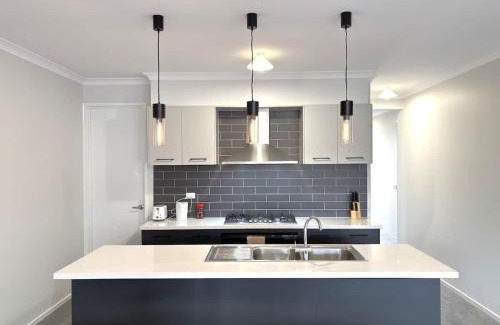 Kalkallo Casa | Ideal Family Home Near Parks & Donny with Garage