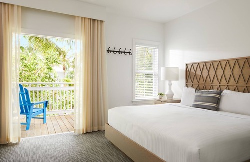 Key West Hotel | Ideal Family Stay in Great Location! 2 Garden View Villas Key West Aquarium!