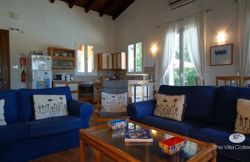 Achilleio Villa | IDEAL FAMILIA VILLA PACÍFICA EN GASTOURI CON JARDINES Y PISCINA