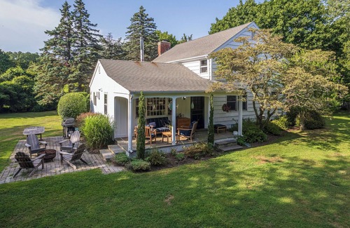 Shelter Island Heights Casa | Ideal for 2 families, private, pool, close to beaches and marina Sleeps 12
