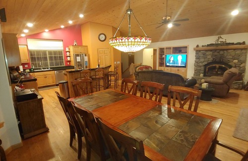 North Upper Truckee Casa | Ideal para escapadas familiares - Backs to National Forest - Bañera de hidromasaje, Wi-Fi y más