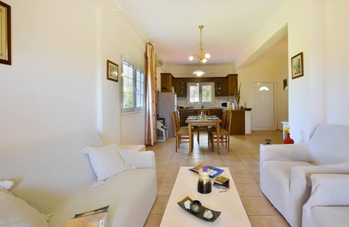 Agios Matthaios Apartamento | Ideal para familias! Apartamento con jardín cerca de la playa, Wifi | Prassoudi, Ko