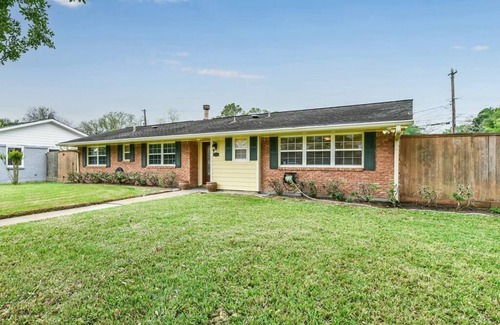 Memorial Casa | Ideal for families/friends seeking comfort, relaxation, and shopping