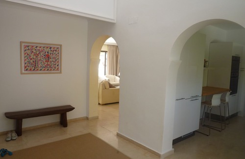 Urbanización Pinos Verdes Villa | Ideal para familias, gran piscina, Vistas al mar, 400m: Sandy Beach, Capacidad 8 Plus bebé