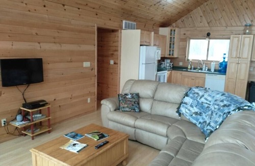 Rainy River District Cabaña | Ideal for hunters and anglers year round in the heart of Lake of the Woods ON