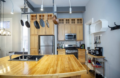 Over-the-Rhine Condominio | Ideal for medical travelers parking available