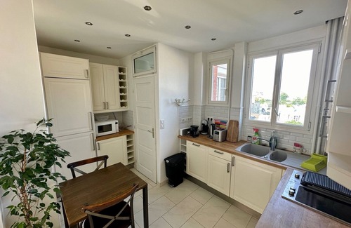 Saint-Mande Apartamento | Ideal for visiting Paris, right next to the Bois, pets welcome!