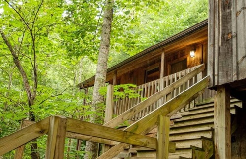 Slade Cabina | Ideal Get Away for 2. Walk to trails at Natural Bridge State Park