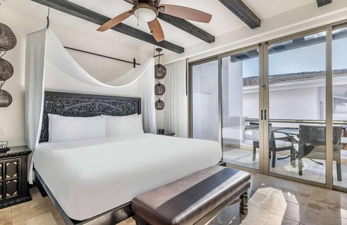 Zona Hotelera Complejo | Ideal Getaway-Cabo Azul Junio Suite Partial Courtyard or Partial Pool View