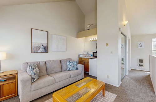 Historic Bayfront Condominio | Ideal getaway on the water with private balcony, cozy layout, and free WiFi