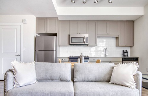 West Highland Apartamento | Ideal Highland 1BR w/ Roof, Gym & W/D, near Highland Park, by Blueground