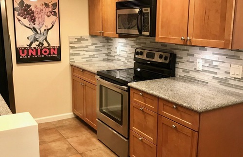 Hillcrest Condominio | Ubicación perfecta Hillcrest! A pie de restaurantes, tiendas y más