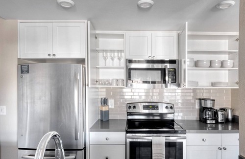 University City Apartamento | Ideal La Jolla 1BR w/ Gym, W/D & Pool, nr bars & shops, by Blueground
