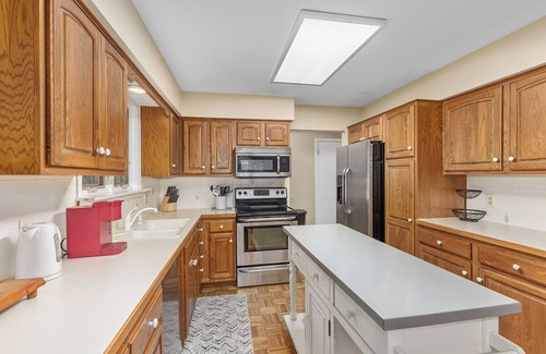 Holland Casa | Ideal Lakeshore location in serene wooded landscape with waterfalls.