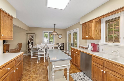 Holland Casa | Ideal Lakeshore location in serene wooded landscape with waterfalls.