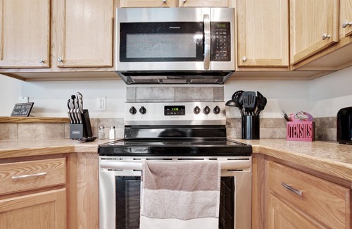 West Valley Casa | Ideal Location~Cozy~1600sqft~Pets Welcome~BBQ