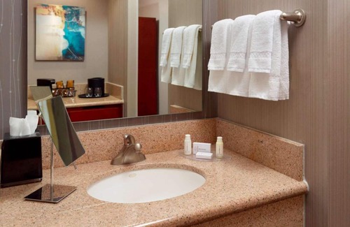 Home Park Hotel | Ideal Location in Midtown! 3 Modern Units, Seasonal Outdoor Pool, Pets Allowed!
