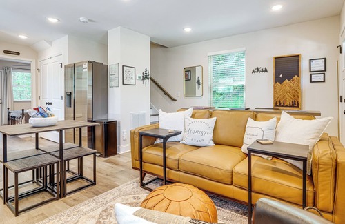 Lookout Valley Neighborhood Association Casa | Ideal Location & Mountain Views: Chattanooga Home!