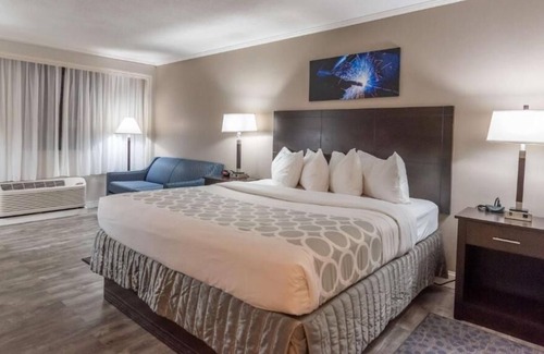 Bethlehem Casa | Ideal Location! Onsite Pool, Free Breakfast, Parking, Pets Allowed Here!