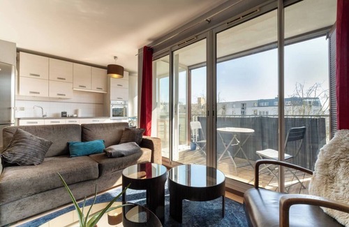 Bourg-l'Eveque Apartamento | Ideal location | Private garage | Bright