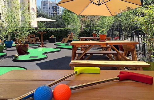 Goose Hollow Hotel | Ideal Mix of Comfort and Value! Near Providence Park! Pets are Allowed!