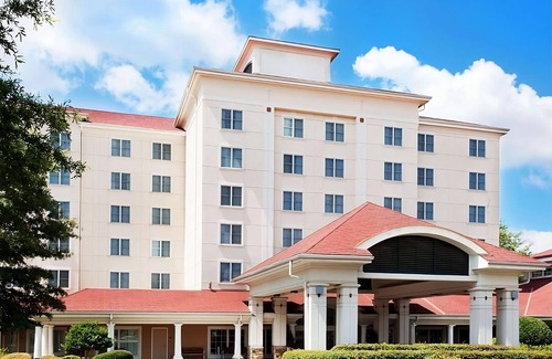 College Park Hotel | Ideal Mix of Comfort and Value! 3 Comfortable Units, Pet-Friendly, w/ Pool