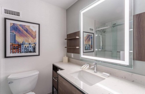 Emeryville Hotel | Ideal Mix of Comfort and Value! 3 Convenient Units, Pets Allowed, Onsite Parking