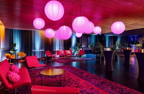 Financial District Hotel | Ideal Mix of Comfort and Value, Near Hollywood Walk Of Fame, Dogs are Allowed