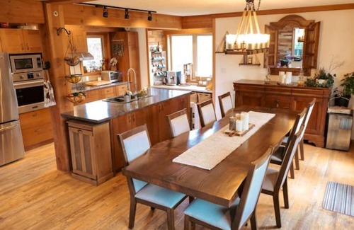 Pemberton Casa | Ideal Modern Farmhouse Retreat