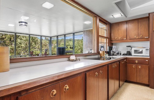 Ridgedale Casa | Ideal monthly stay. Great lake location. 2 BR home in Frank Lloyd Wright style.