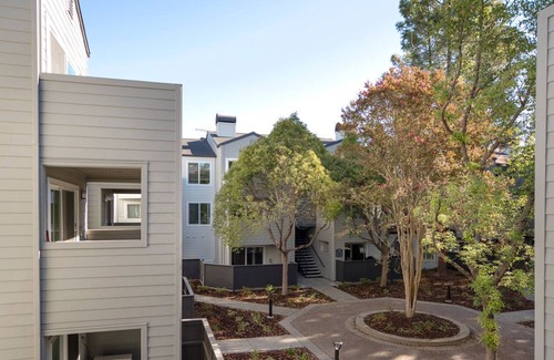 Pleasanton Apartamento | Ideal Pleasanton 1BR w/ A/C, Gym & Pool, nr TJ & CVS, by Blueground