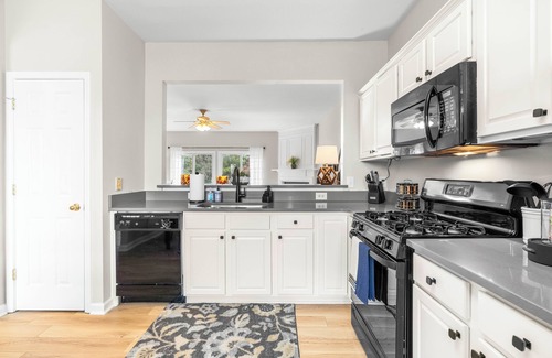 Long Lake Casa | Ideal Short or Mid-Term 3B/2B Rental Townhome in N. Raleigh–Near RTP/Cary/Durham
