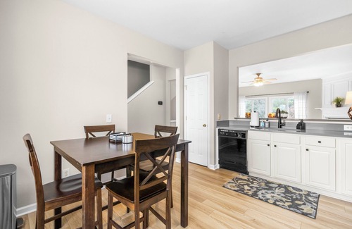 Long Lake Casa | Ideal Short or Mid-Term 3B/2B Rental Townhome in N. Raleigh–Near RTP/Cary/Durham