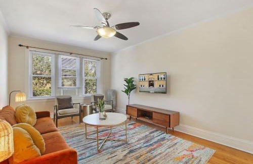 Old Irving Park Apartamento | Ideal, Spacious & Furnished 1BR Apartment - Cullom C2