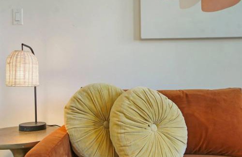 Old Irving Park Apartamento | Ideal, Spacious & Furnished 1BR Apartment - Cullom C2