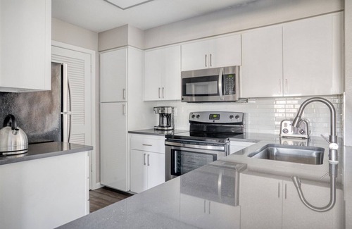 Sunnyvale Apartamento | Ideal Sunnyvale 2BR w/ A/C, Parking & Pool, walk to Apple, by Blueground