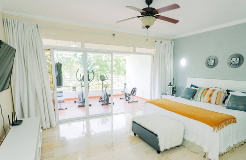 Bavaro Chalet De Esquí | Villa ideal para familias, a 5 minutos de la playa con campo de golf
