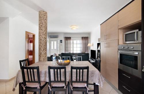 Manta Rota Villa | Ideal Villas Residence