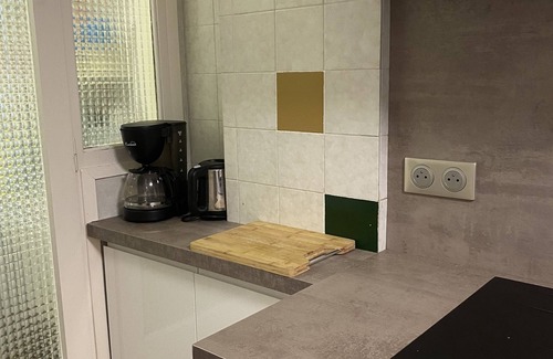 Centro de Roses Apartamento | Ideally located 3-bedroom apartment with air conditioning and parking.