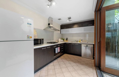 Ultimo Casa | Ideally located 3 BR (Parking)/Central-10 min walk