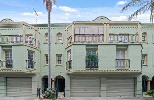Ultimo Casa | Ideally located 3 BR (Parking)/Central-10 min walk