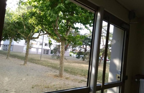 Saint-Priest Apartamento | Ideally located 70m2 T3 apartment with private balcony and secure parking