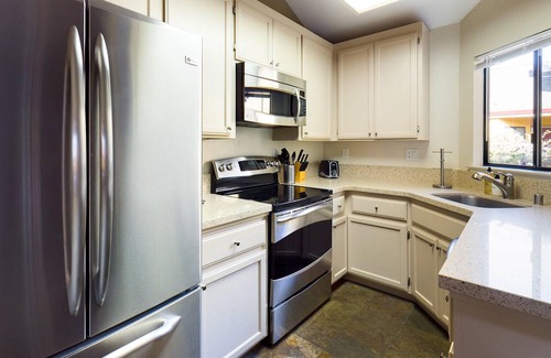 San Carlos Apartamento | Ideally located Apt in Downtown San Carlos