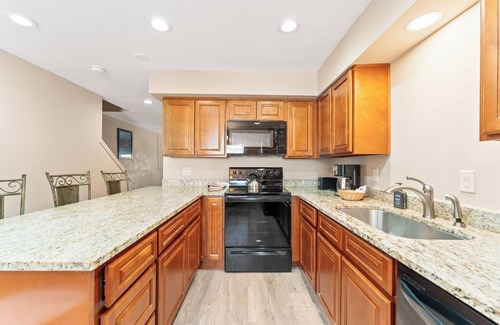 Baldy Mountain Casa | Ideally Located, Cozy Townhome w/ Mountain Views, Private Sauna & Fireplace!