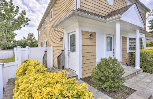 Glen Cove Apartamento | Ideally Located Glen Cove Apartment!