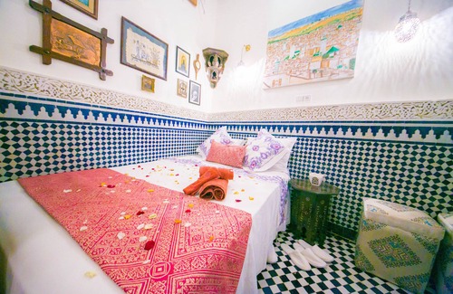 R'habet Zbib Casa | Ideally located in the heart of Fez, this historic building built in 1350
