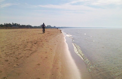 Sauble Beach Cabaña | Ideally Located Private Family Cottage Steps to the Beach and Downtown