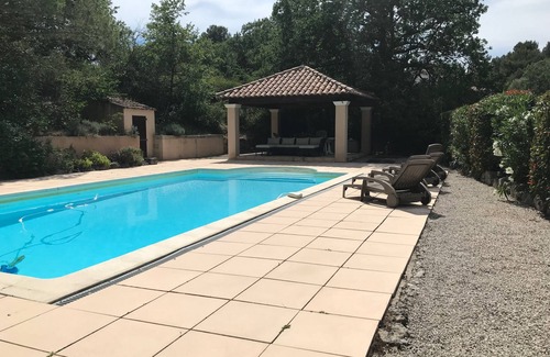 Fuveau Villa | Idealmente ubicado casa de Provenza con piscina privada en 1 acre, para familia + amigos
